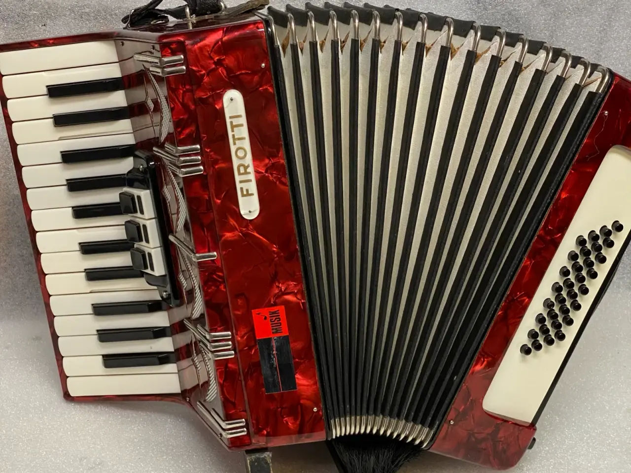 Billede 1 - Firotti harmonika – 2-kor / 3 registre – nyservice