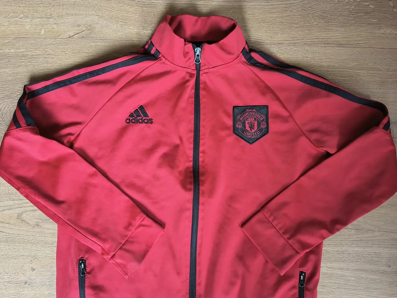Billede 2 - MANCHESTER UNITED TRACK TOP, STR. 14, FLOT STAND