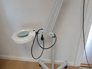 Luplampe med stativ