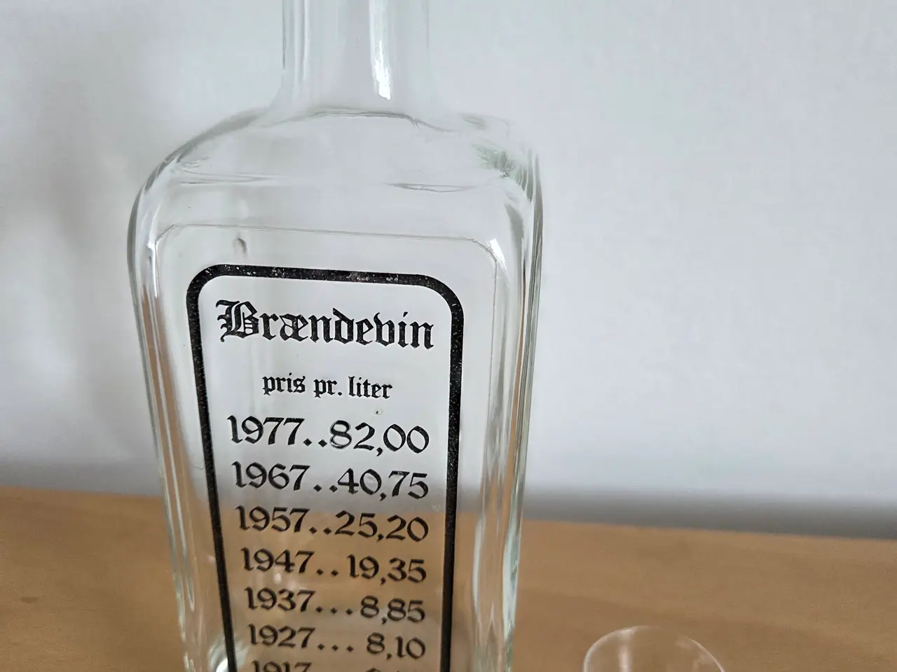 Billede 2 - Brændevin 1907-1977 glasflaske med snapseglasprop