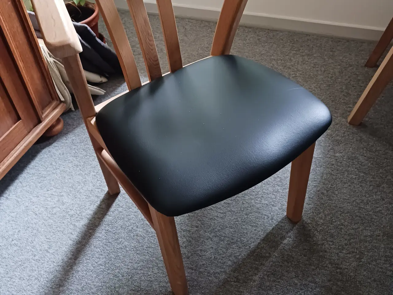 Billede 3 - Spisebord og stole
