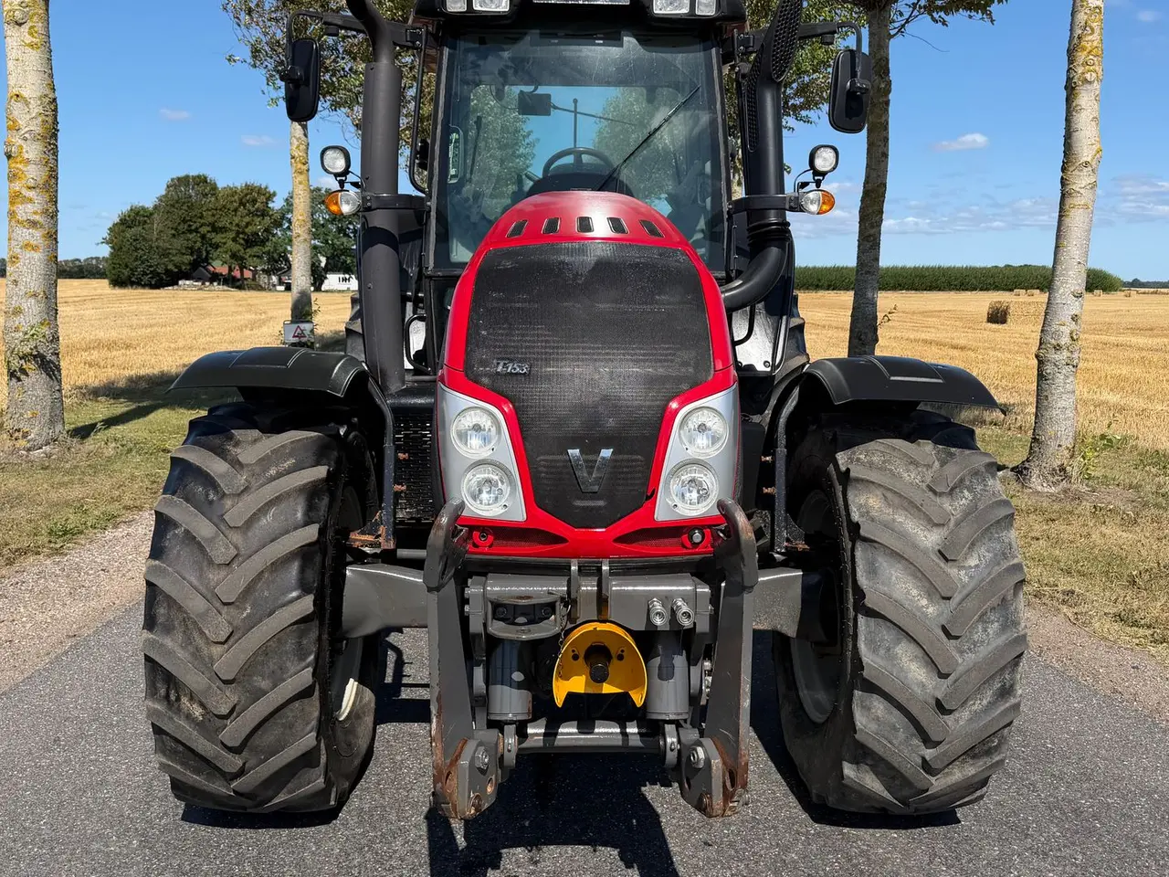 Billede 2 - Valtra T153 HiTech Fin brugt traktor, med Frontlift og Front PTO