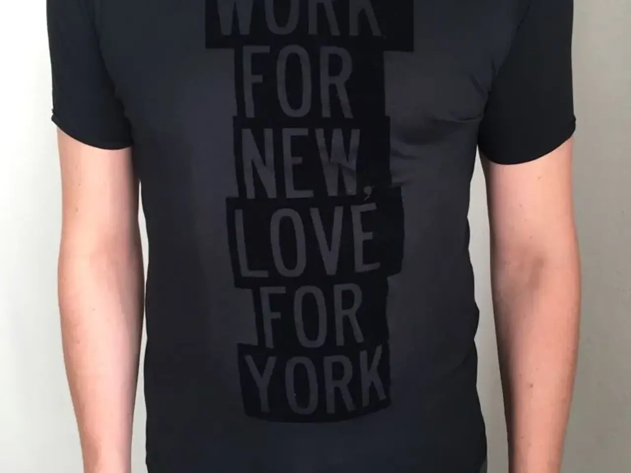 Billede 1 - Zara t-shirt m. tryk i fløjl
