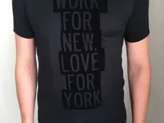 Zara t-shirt m. tryk i fløjl