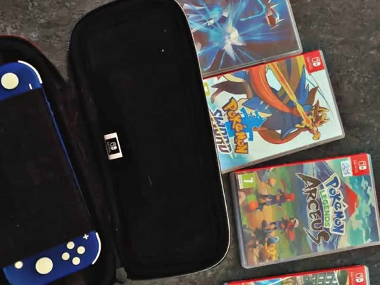Billede 1 - Switch lite. m tilbehør og spil