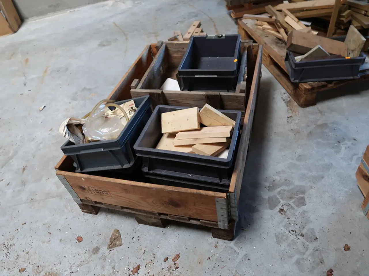 Billede 2 - Div. Træ, trillebør m.m.