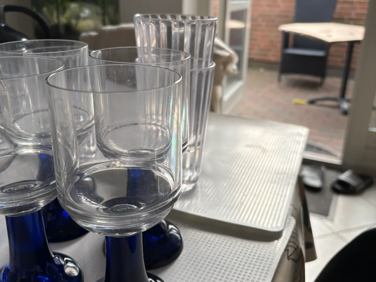 Billede 8 - Bestik glas tallerkener krus 