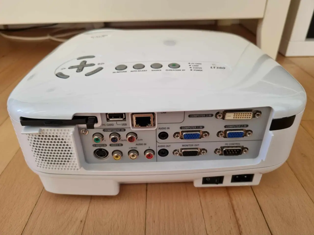 Billede 2 - NEC LT380, XGA, 1024 X 768 Native Resolution, wire