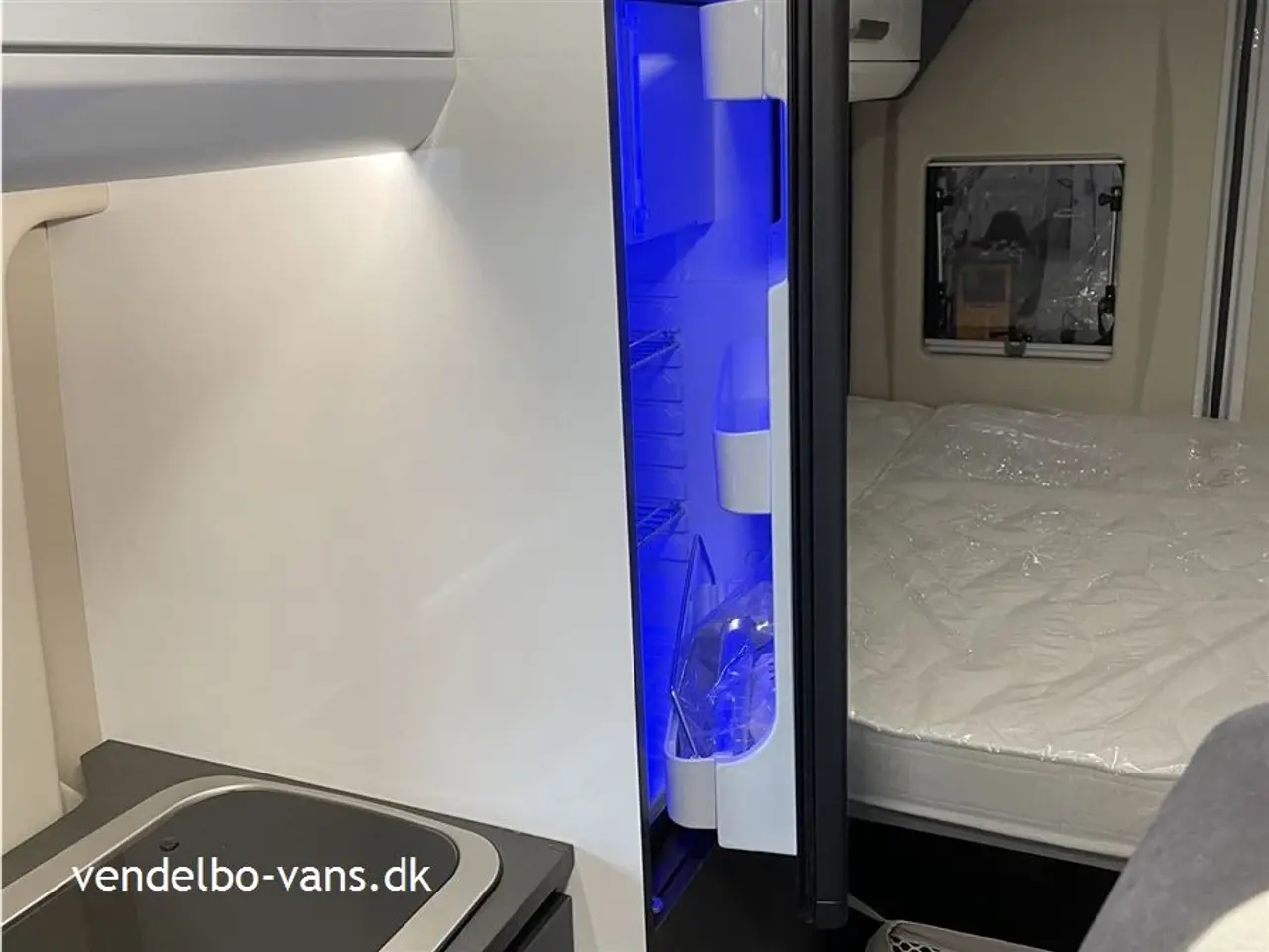 Billede 9 - 2025 - McLouis Menfys Van 03 S-Line Campervan med dobbeltseng UNDER 6 meter