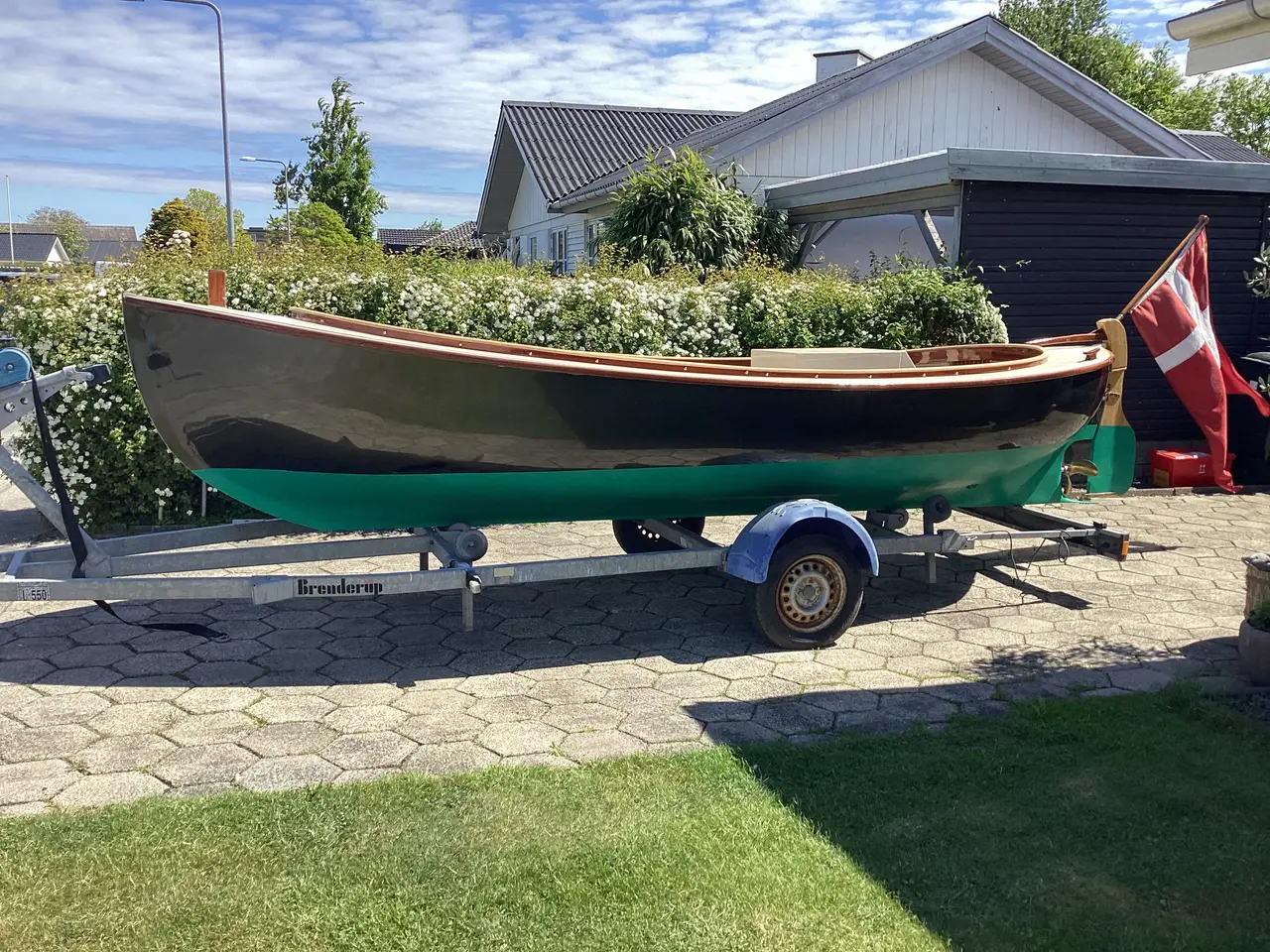 Billede 1 - Meget flot ny renoveret jolle 