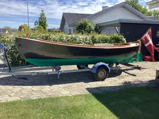 Meget flot ny renoveret jolle