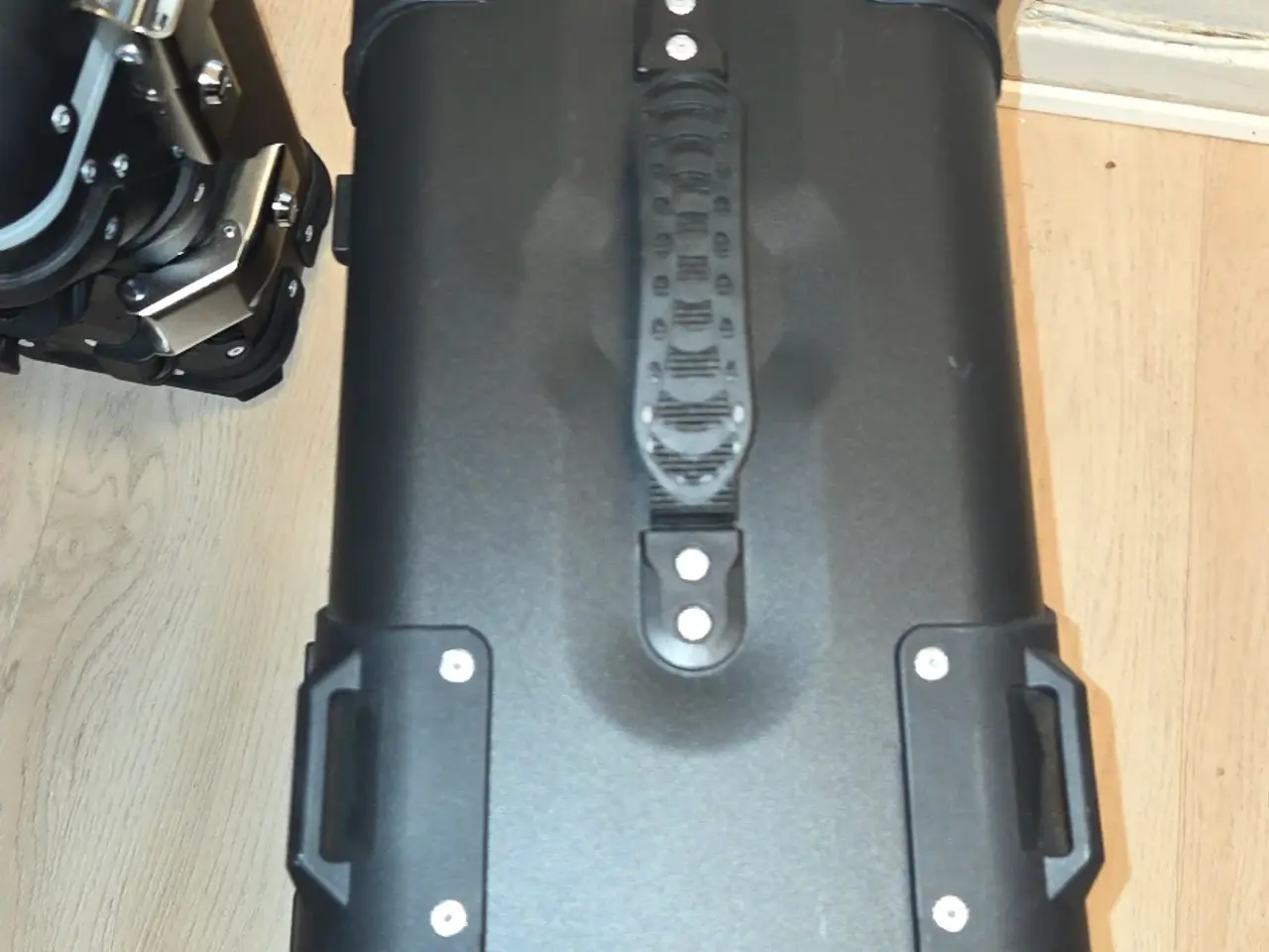 Billede 19 - VOGE sidekufferter i aluminium – 2 stk.