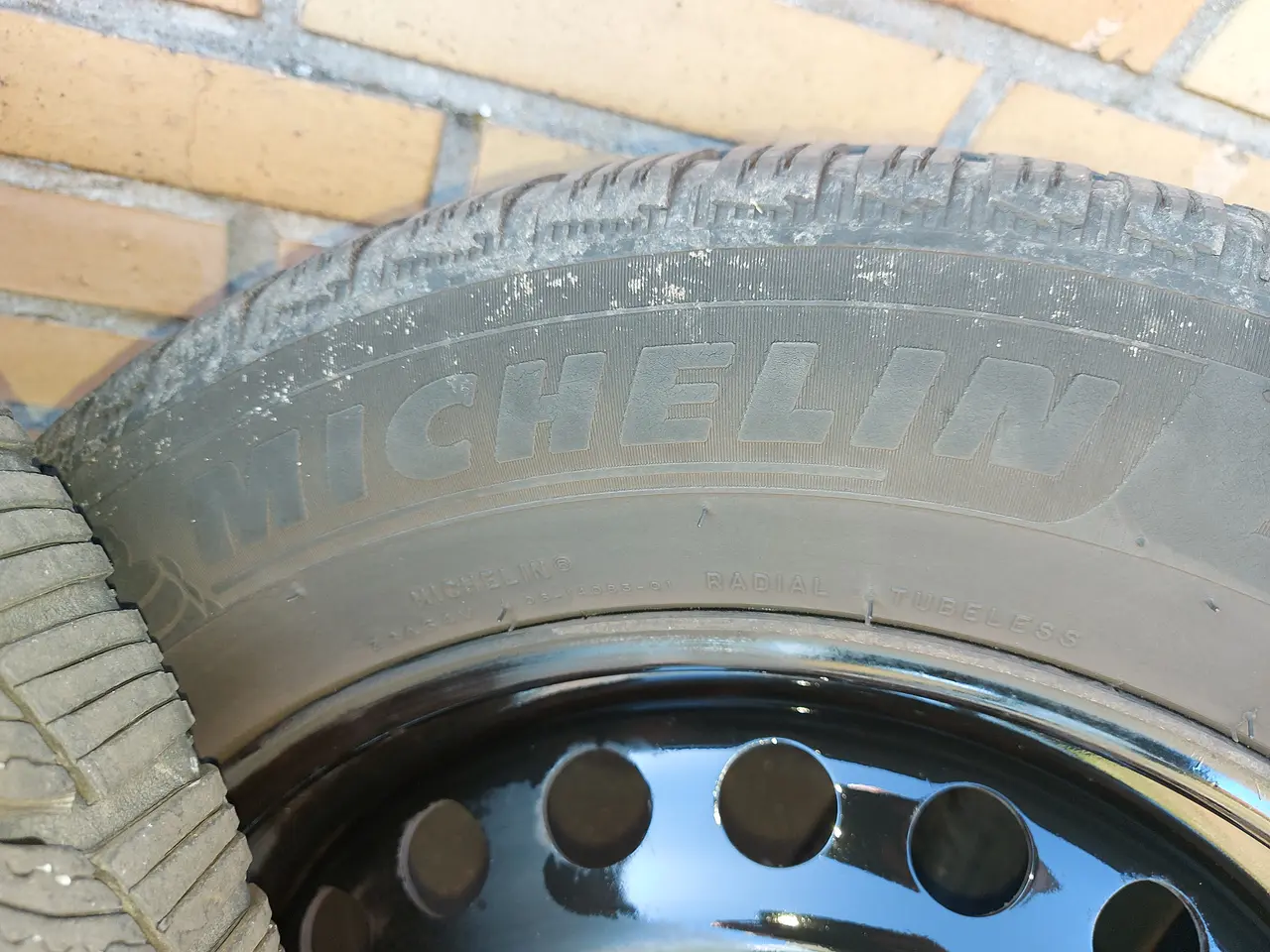 Billede 5 - Michelin vinterdæk på stålfælge m/Ford hjulkapsler