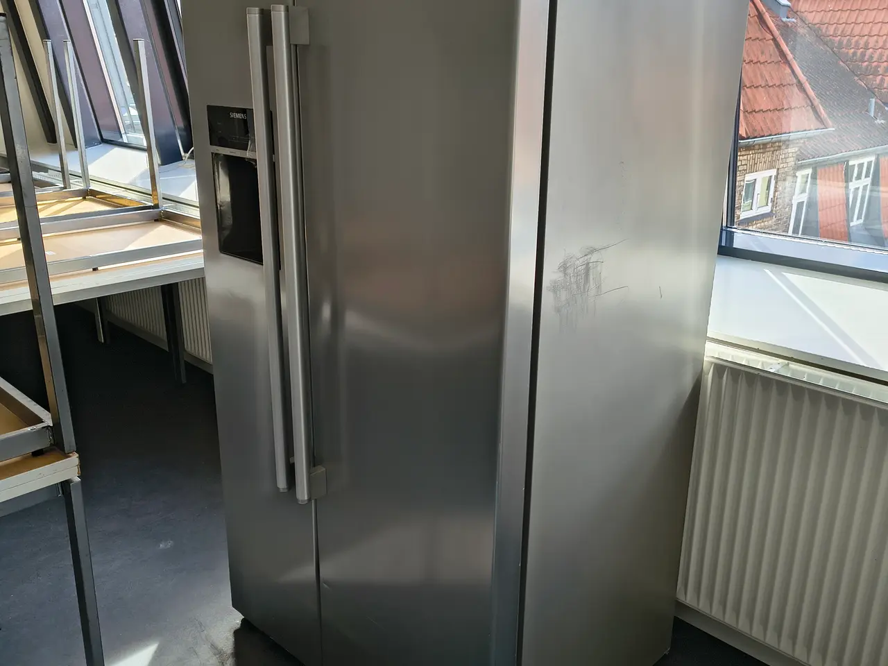 Billede 1 - Gratis Siemens side-by-side køle-/fryseskab – 6. sal uden elevator