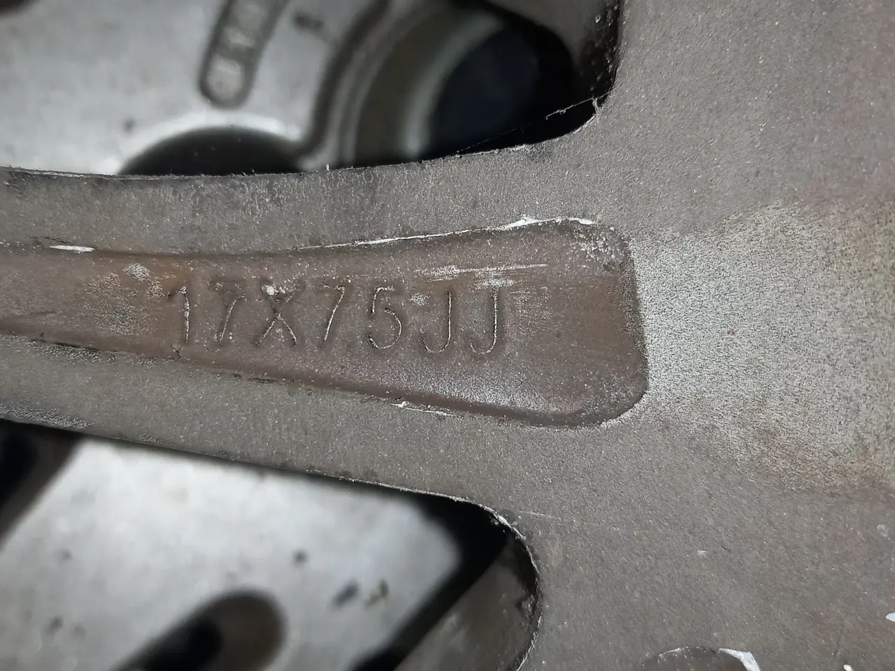 Billede 4 - VW Alufælge 17" 5x105
