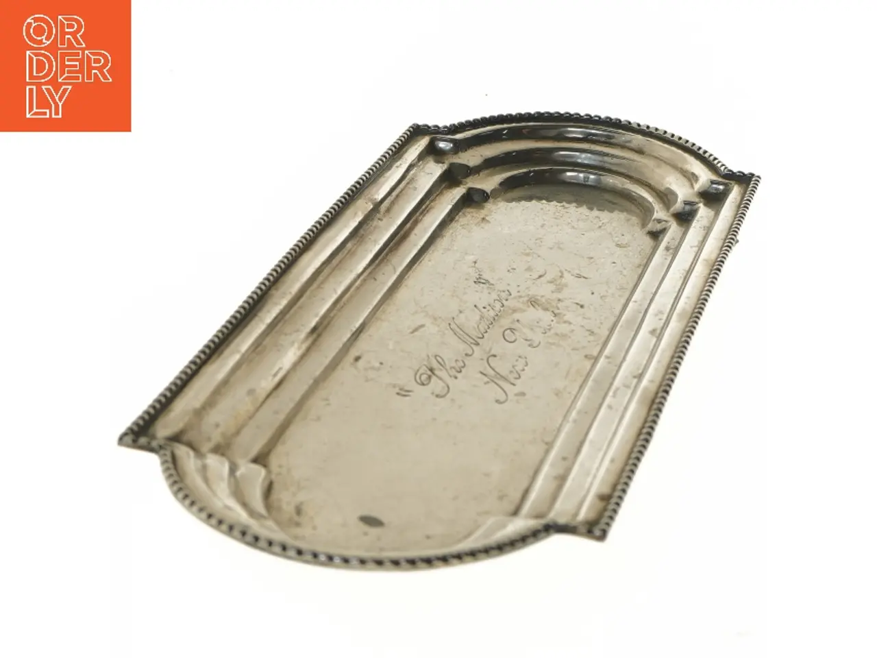 Billede 3 - Metalfad med indgravering fra Brian Highland (str. 42x15 cm)