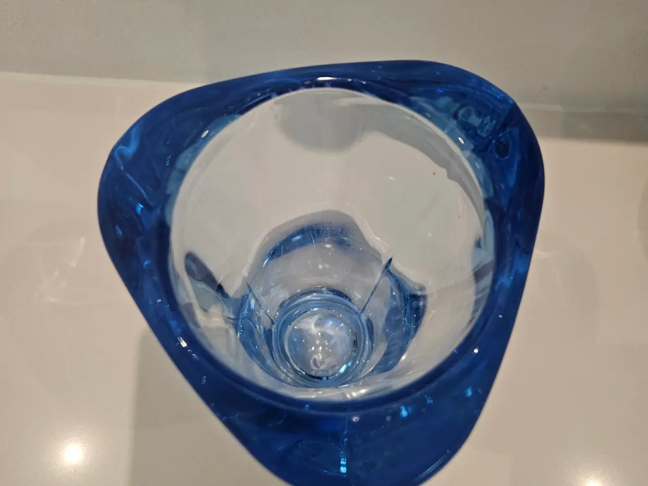 Billede 3 - Flot blålig vase.