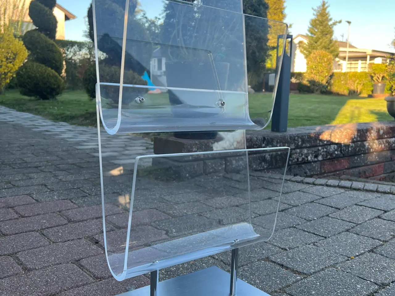 Billede 3 - Eksklusiv avis- brochureholder fra chairs + more.