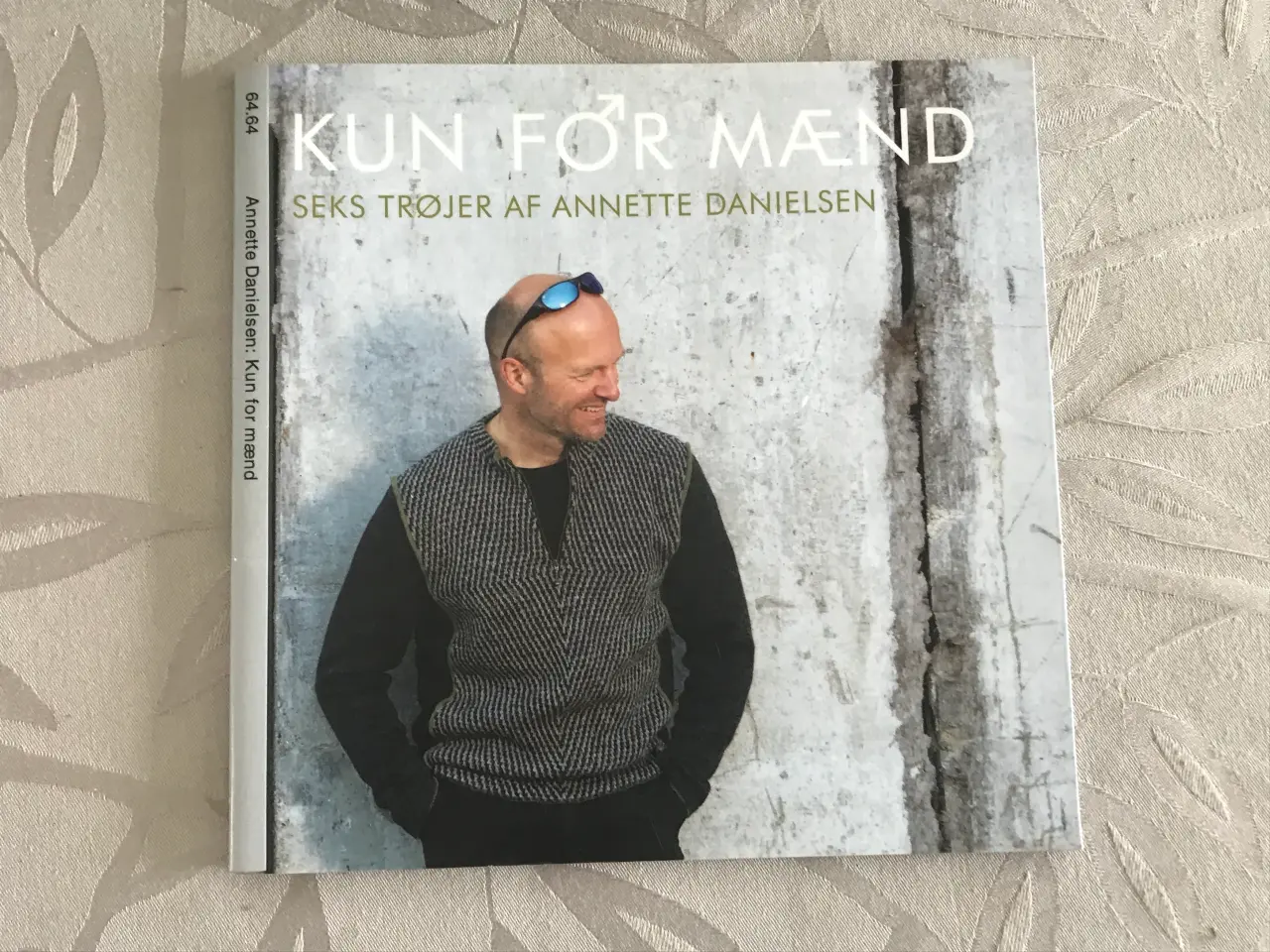 Billede 1 - Kun For Mænd - Seks trøjer af Annette Danielsen