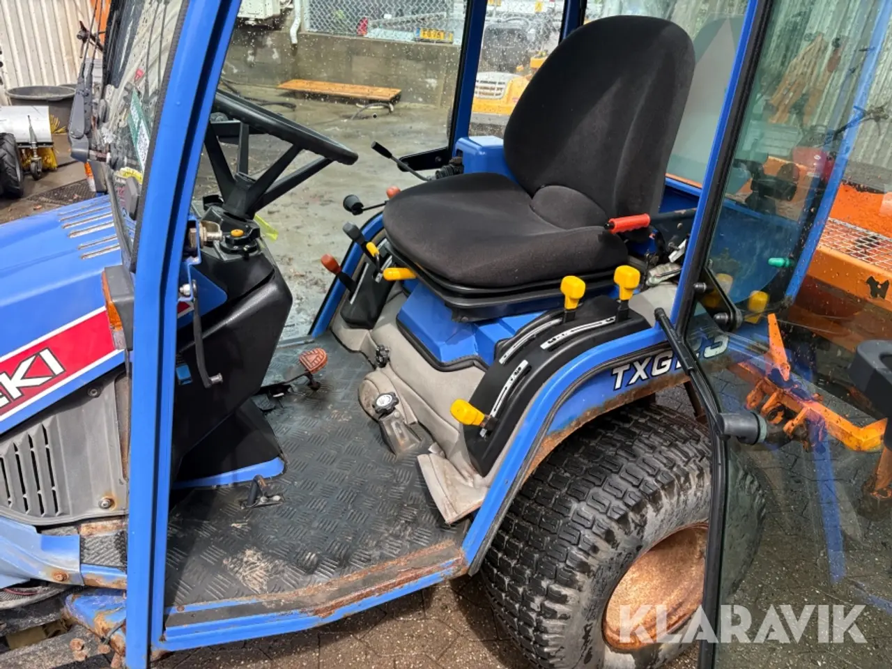 Billede 9 - Traktor Iseki TXG 23 med kost og saltspreder