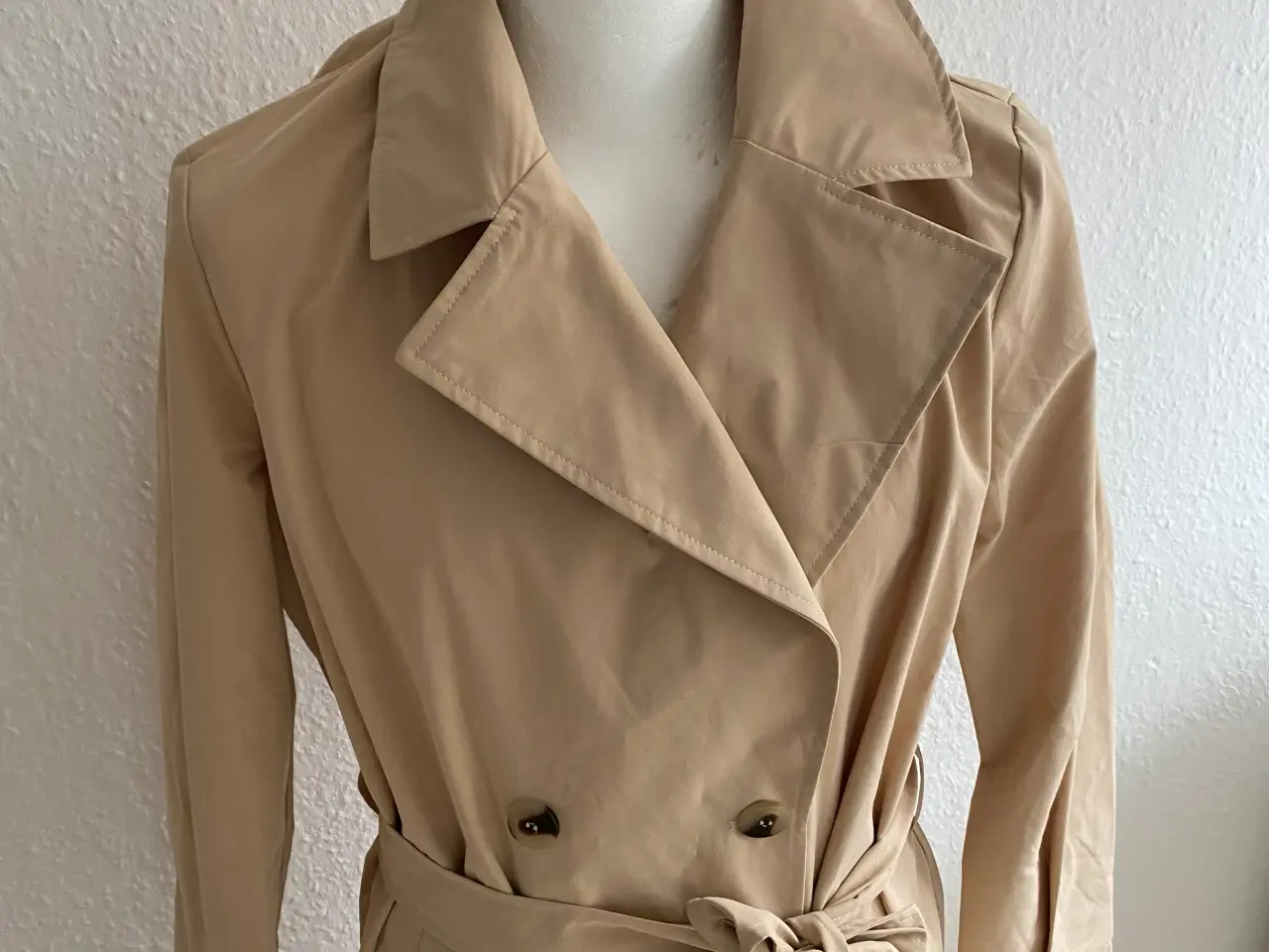 Billede 3 - Beige Trenchcoat fra Vila