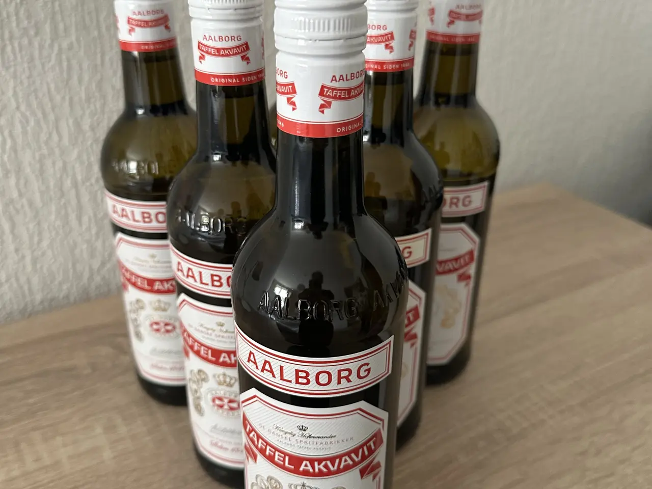 Billede 2 - Rød Aalborg akvavit sælges