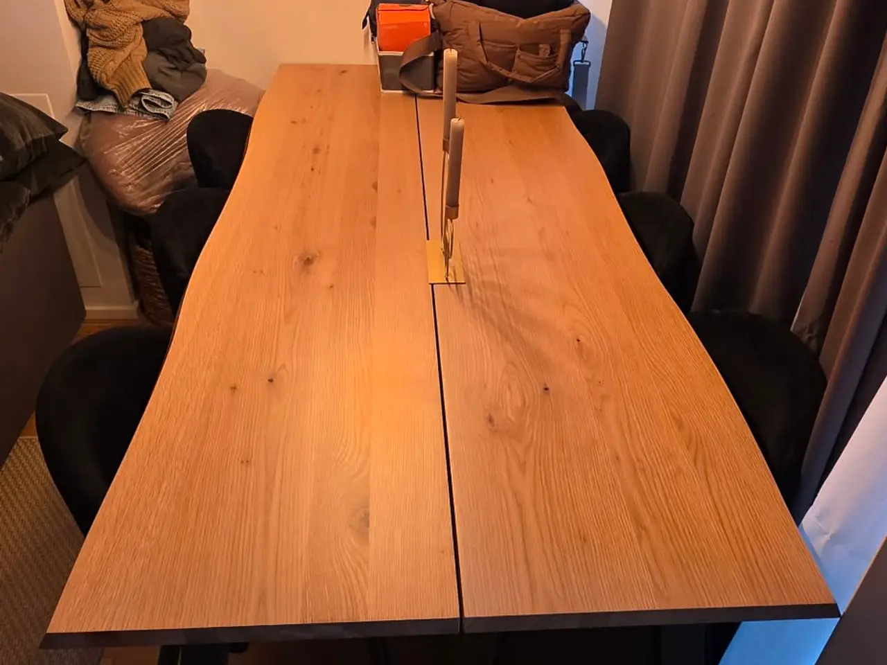 Billede 4 - Flot spisebord med 6 velourstole – komplet sæt