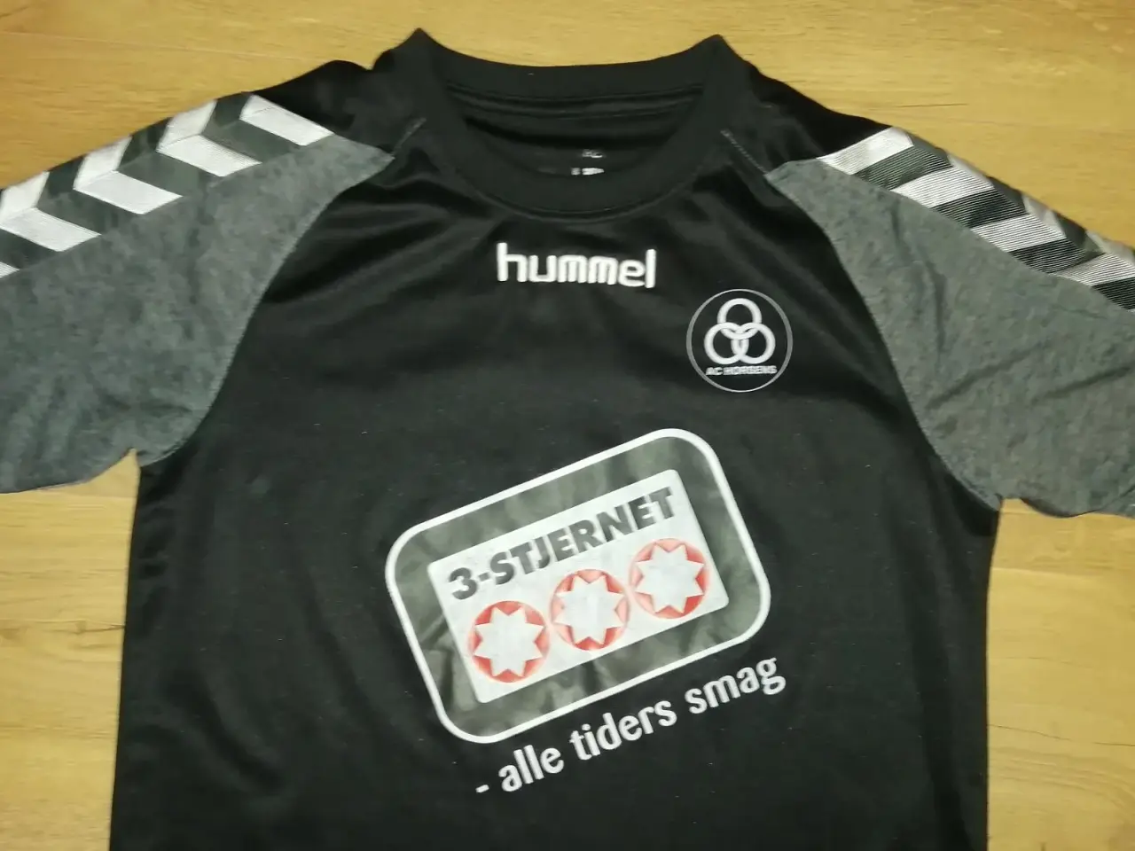 Billede 1 - FLOT AC HORSENS HUMMEL TRØJE, STR S.