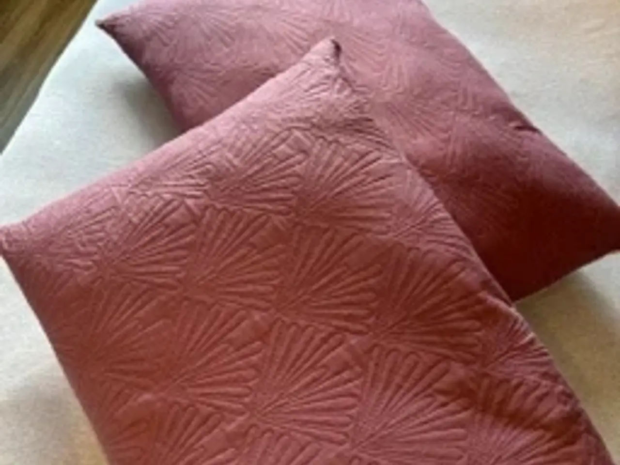 Billede 1 - Puder i 2 smukke rosa farver
