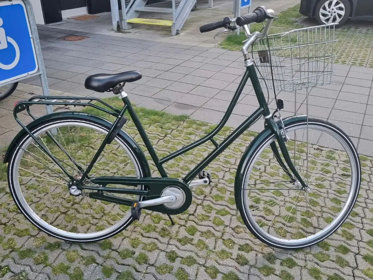 Billede 1 - Flot mørkegrøn klassisk damecykel med stor sølvkur