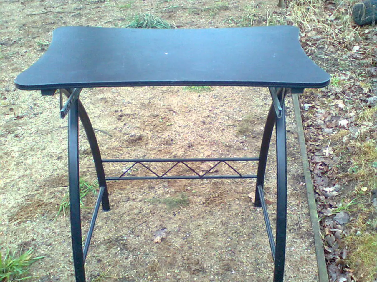 Billede 1 - Sort bord med jern under stel