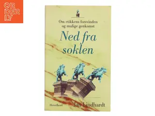 Ned fra soklen : om etikkens forsvinden og mulige genkomst af Jan Lindhardt (Bog)