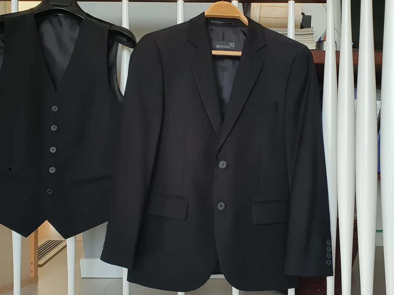 Billede 1 - Habitjakke og Vest. Konfirmationstøj.