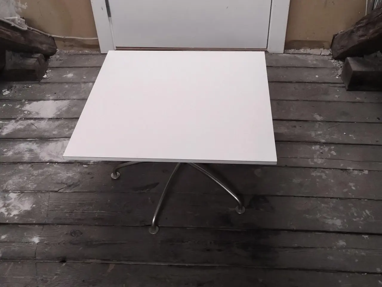 Billede 1 - Lille lækkert Bord