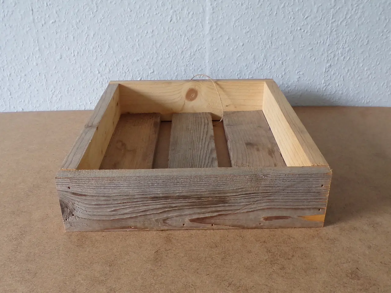 Billede 4 - Bakke i genbrugstræ med patina 36 x 29,3 cm