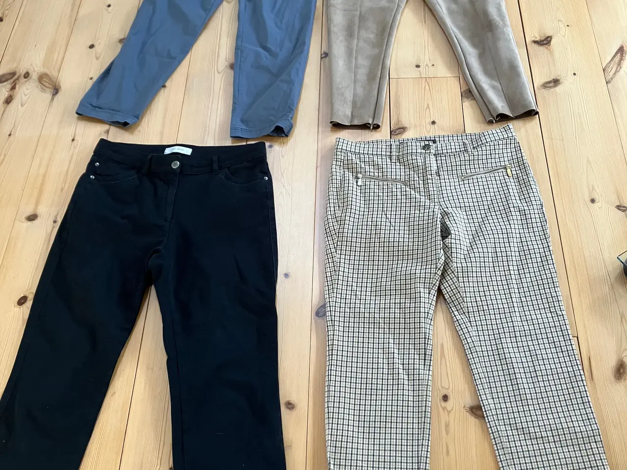 Billede 2 - 4 par bukser str. 42