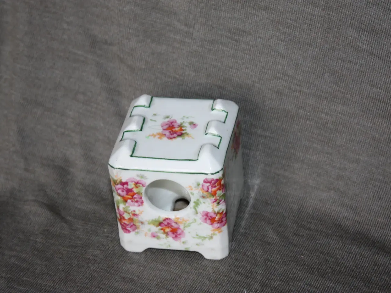 Billede 1 - Heabach Brothers porcelæn højde 7 cm