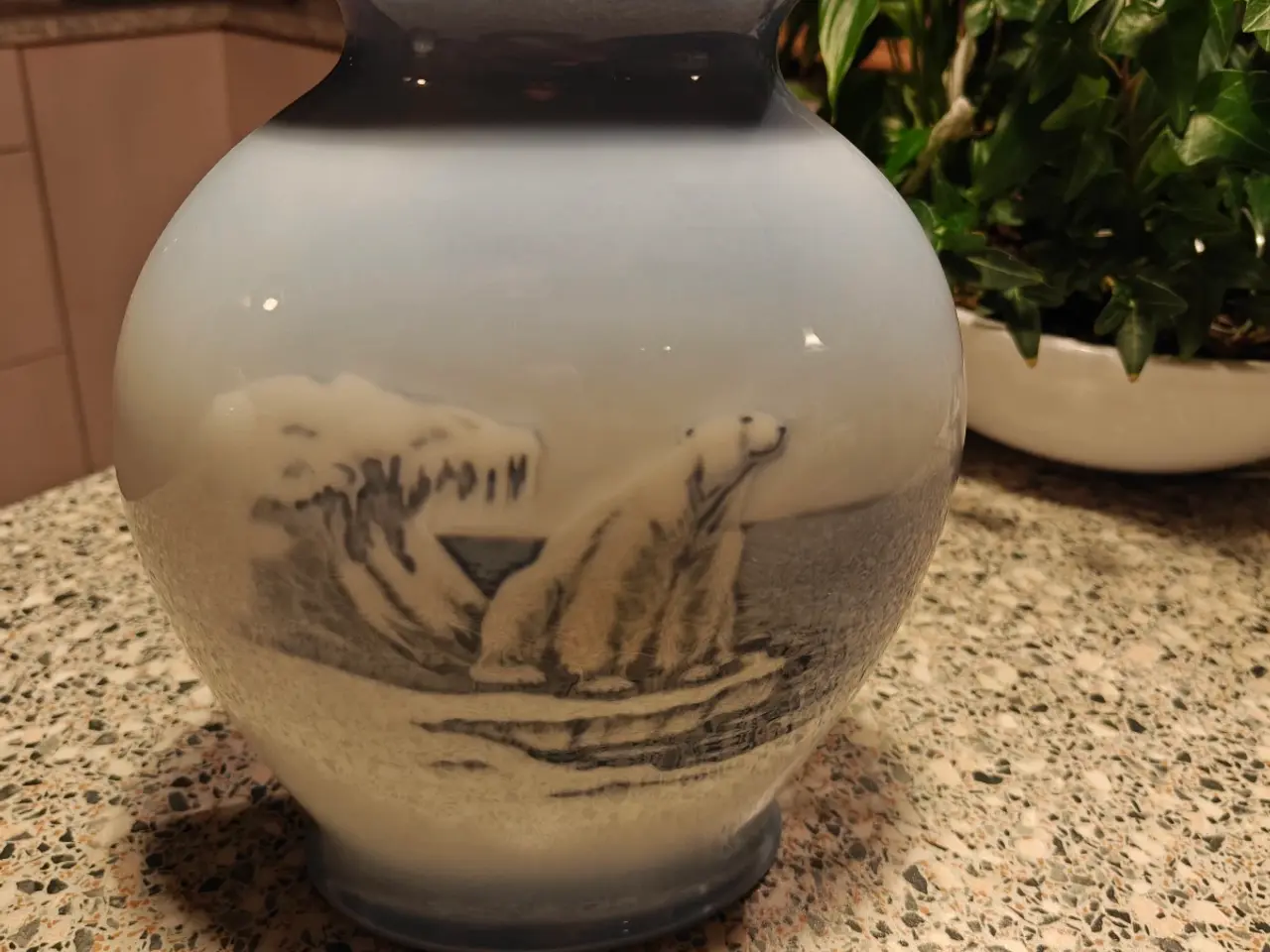 Billede 1 - Royal Copenhagen Vase med isbjørn på isflage