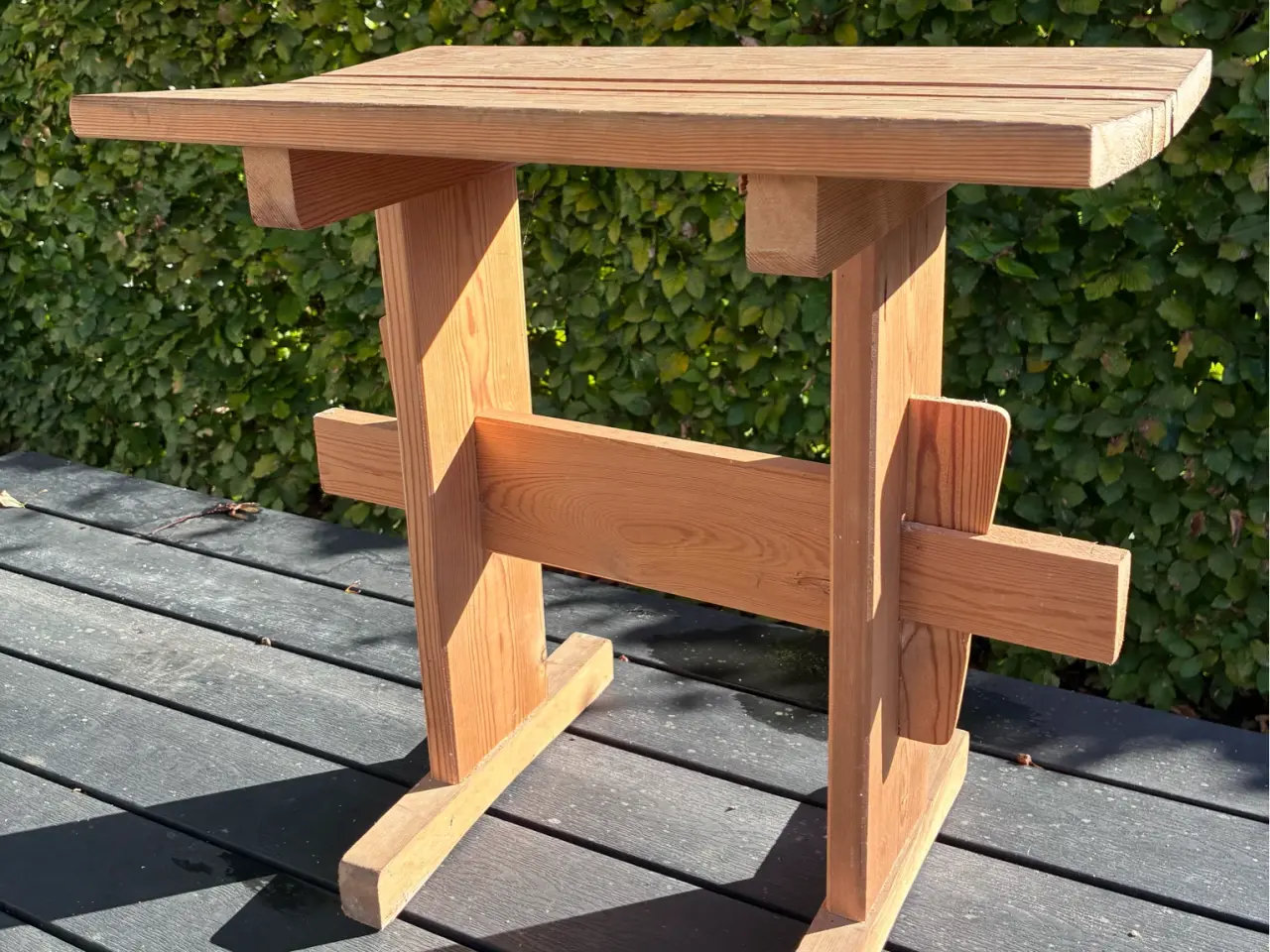 Billede 1 - 70’er sidebord i massivt fyrretræ