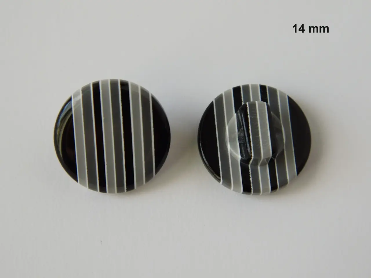 Billede 3 - Stribede knapper - 10 stk. 15,00 kr - BLAND SELV