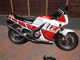 Yamaha FZ 750 Genisis