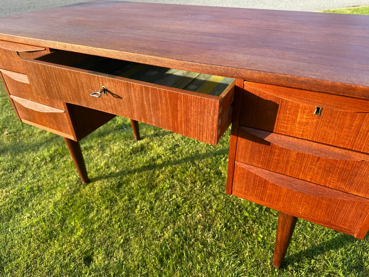 Billede 4 - Skrivebord, teaktræ m. skuffer