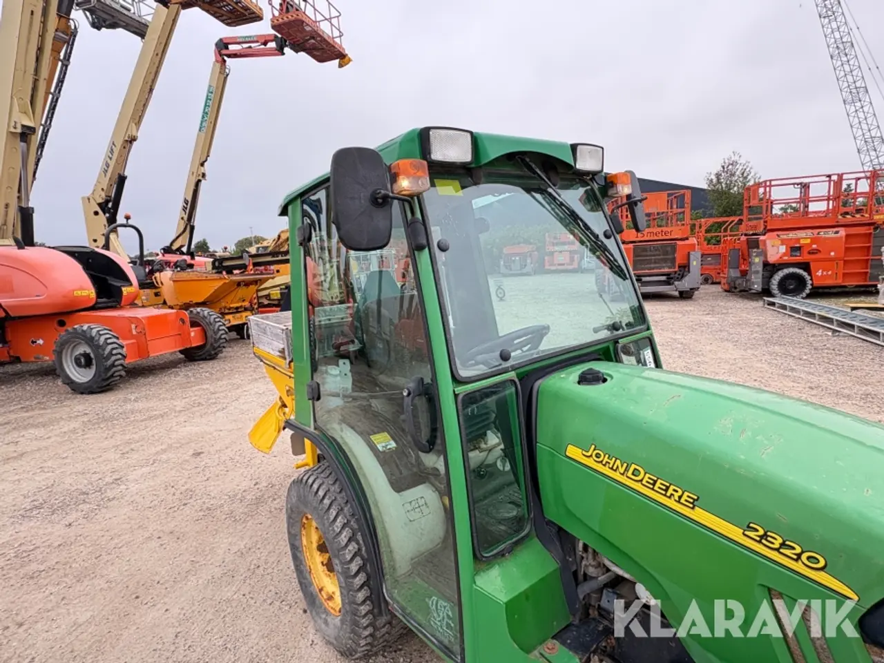 Billede 12 - Traktor John Deere 2320 med kost og spreder
