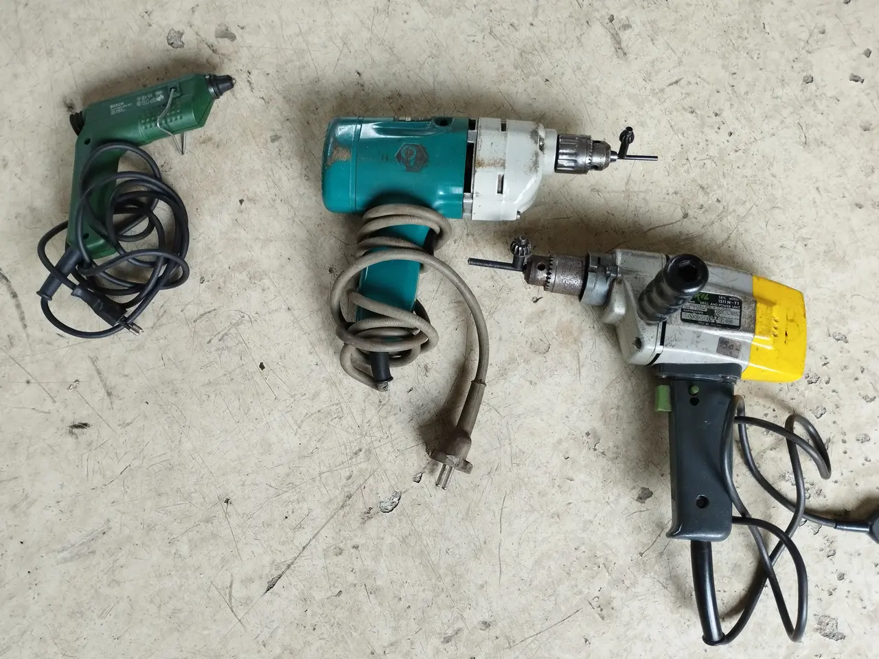 Billede 1 - 2 Boremaskiner og limstift ( 20%)