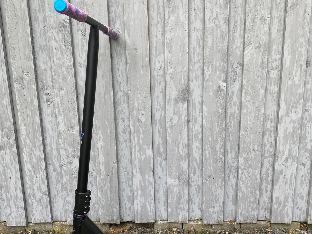 Billede 2 - NKD Bullit Dirt Løbehjul 100 cm.