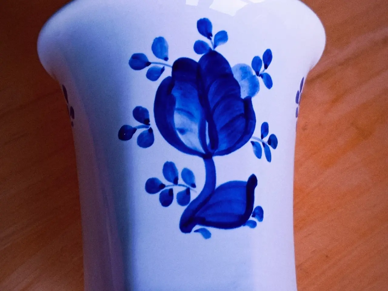 Billede 3 - Blå blomstret vase / urtepotteskjuler
