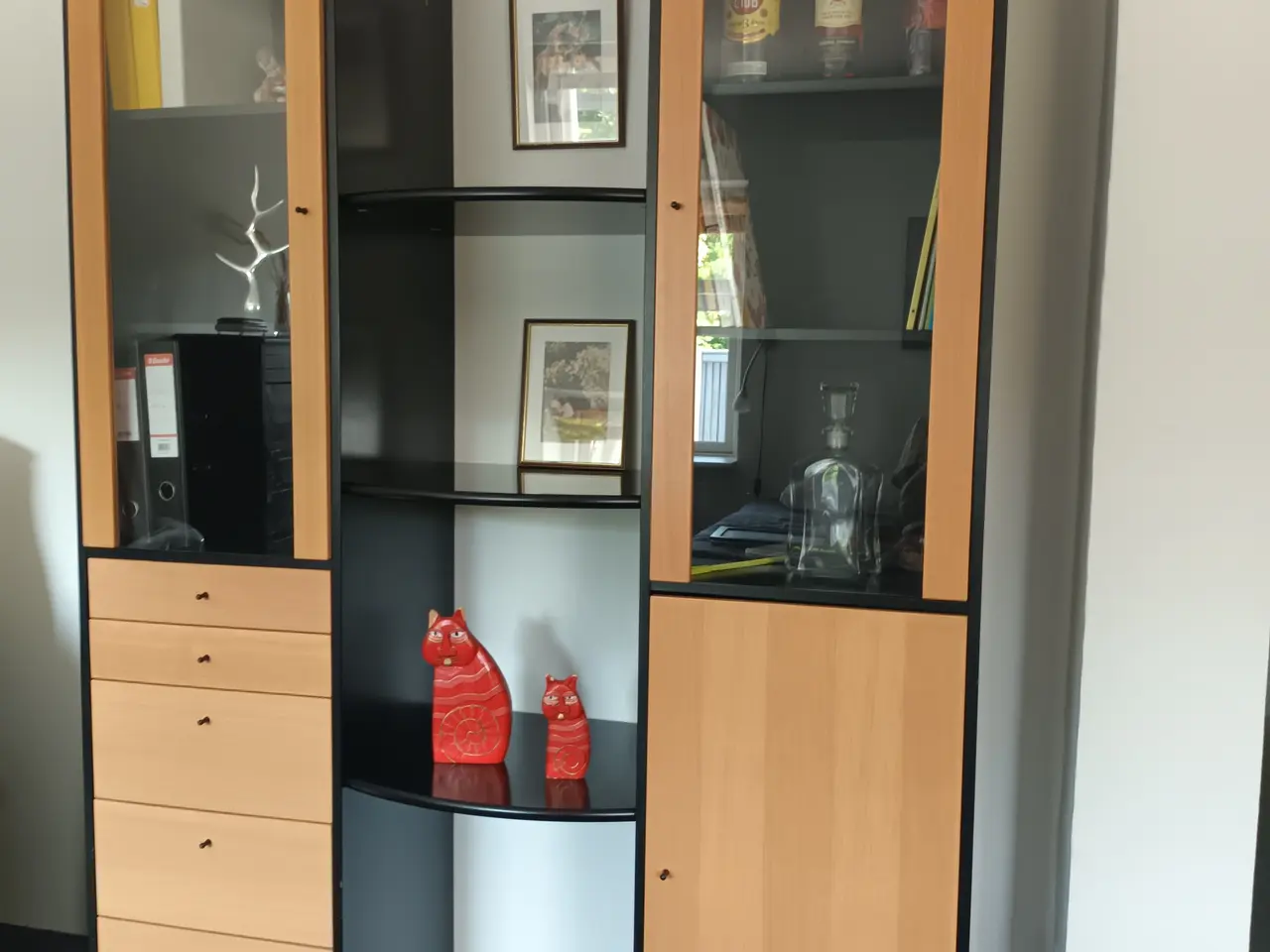 Billede 1 - Reolsystem "Hammel" med vitrinelåger.