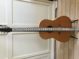 Håndlaved Guitar remme sælges.