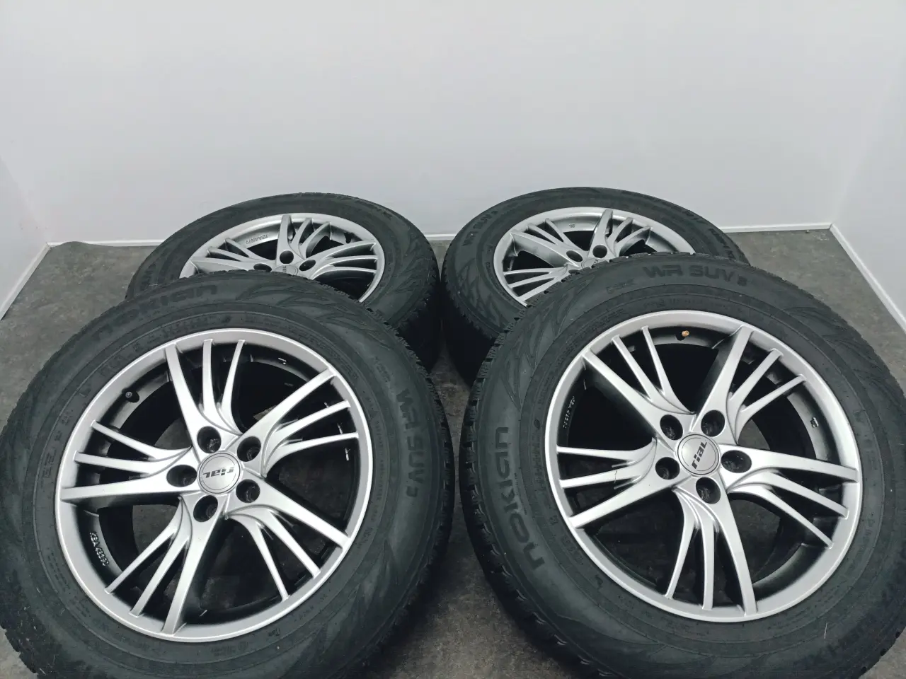 Billede 3 - 5x108 17" ET50 nav 70ø RIAL vintersæt