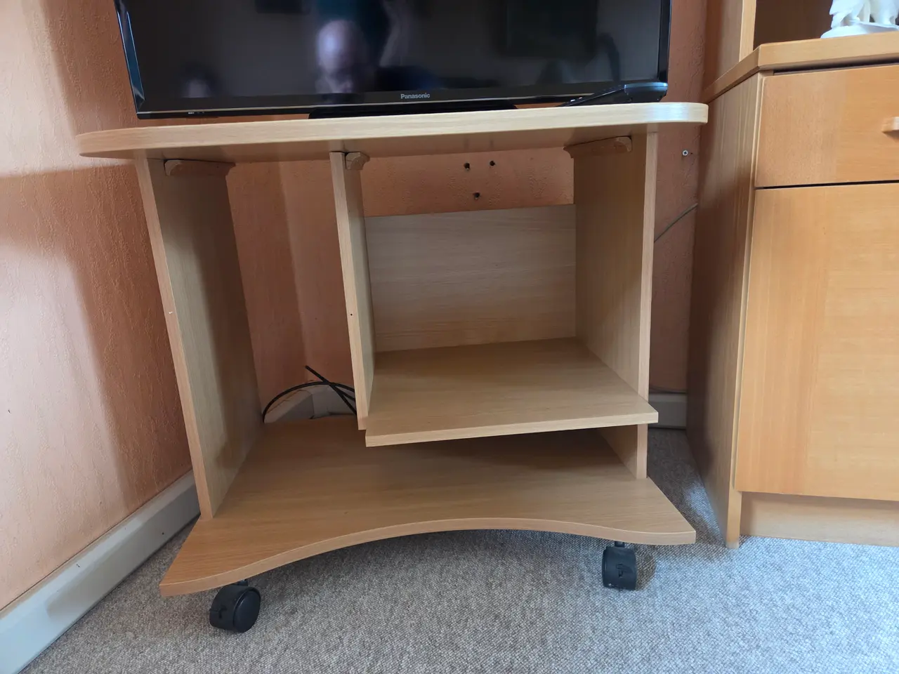 Billede 2 - TV-bord på hjul